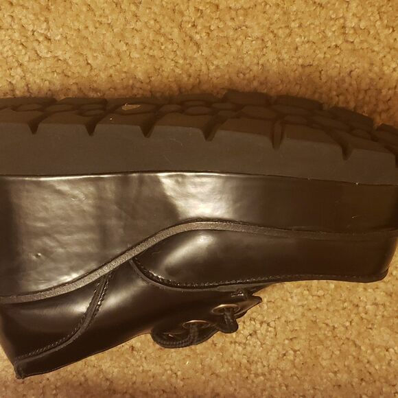 NEW-NOT IN BOX Jeffrey Campbell Chuncky
Platform Oxford.
Color: Black
Size: 7 - Picture 7 of 8